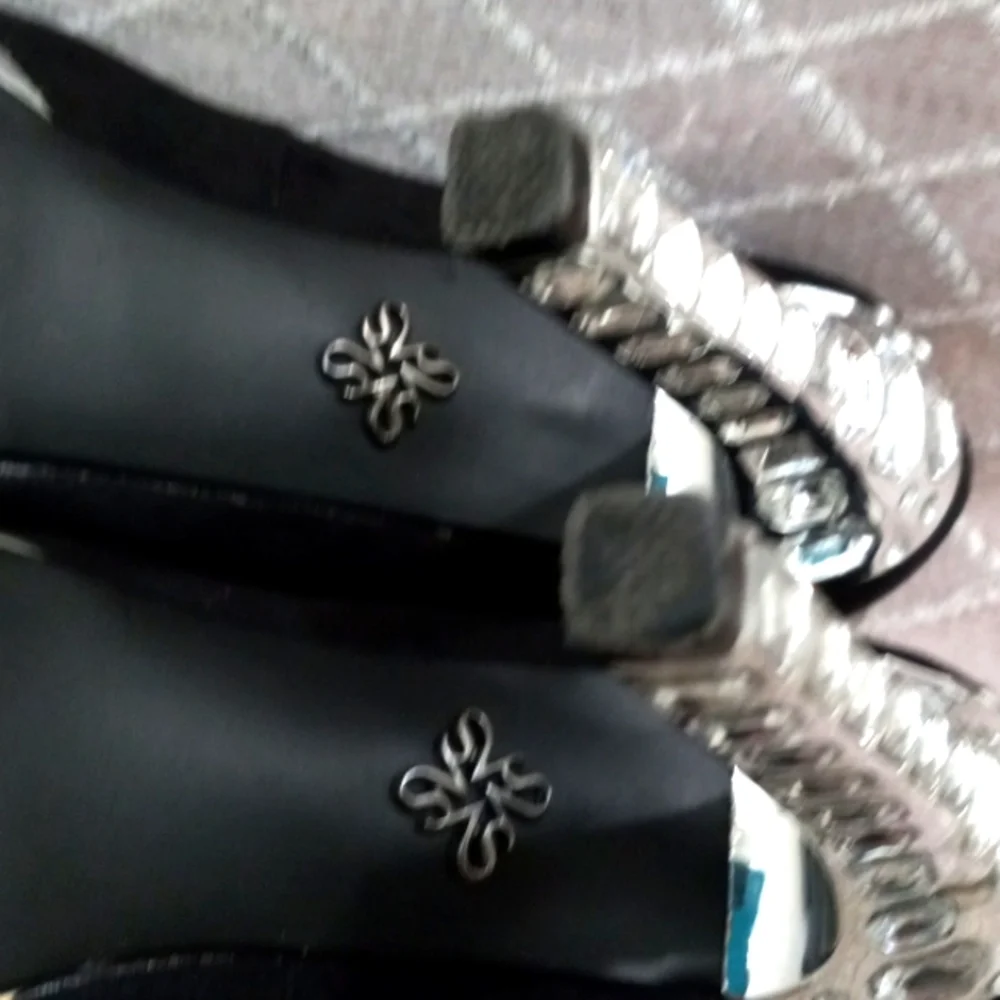 Simply Vera Wang pre owned